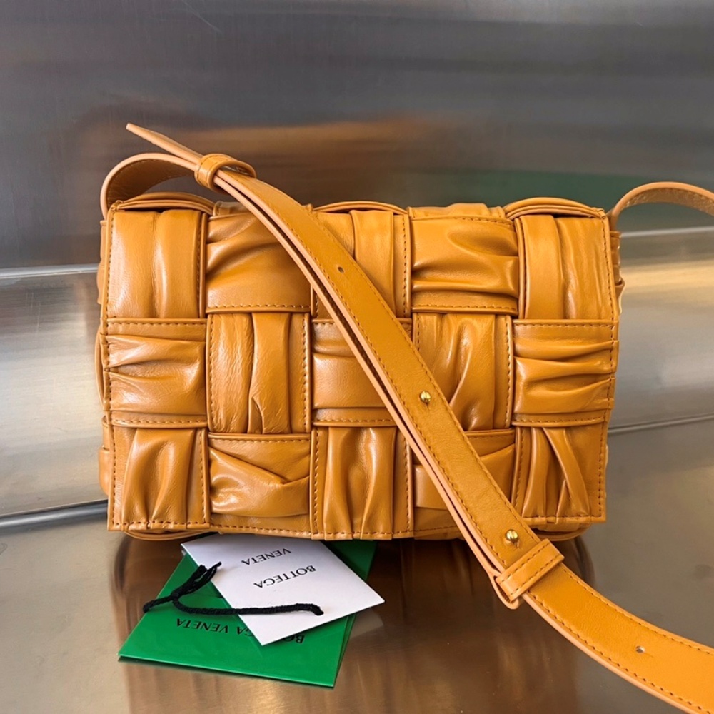 [보테가베네타] BOTTEGA VENETA 카세트숄더백