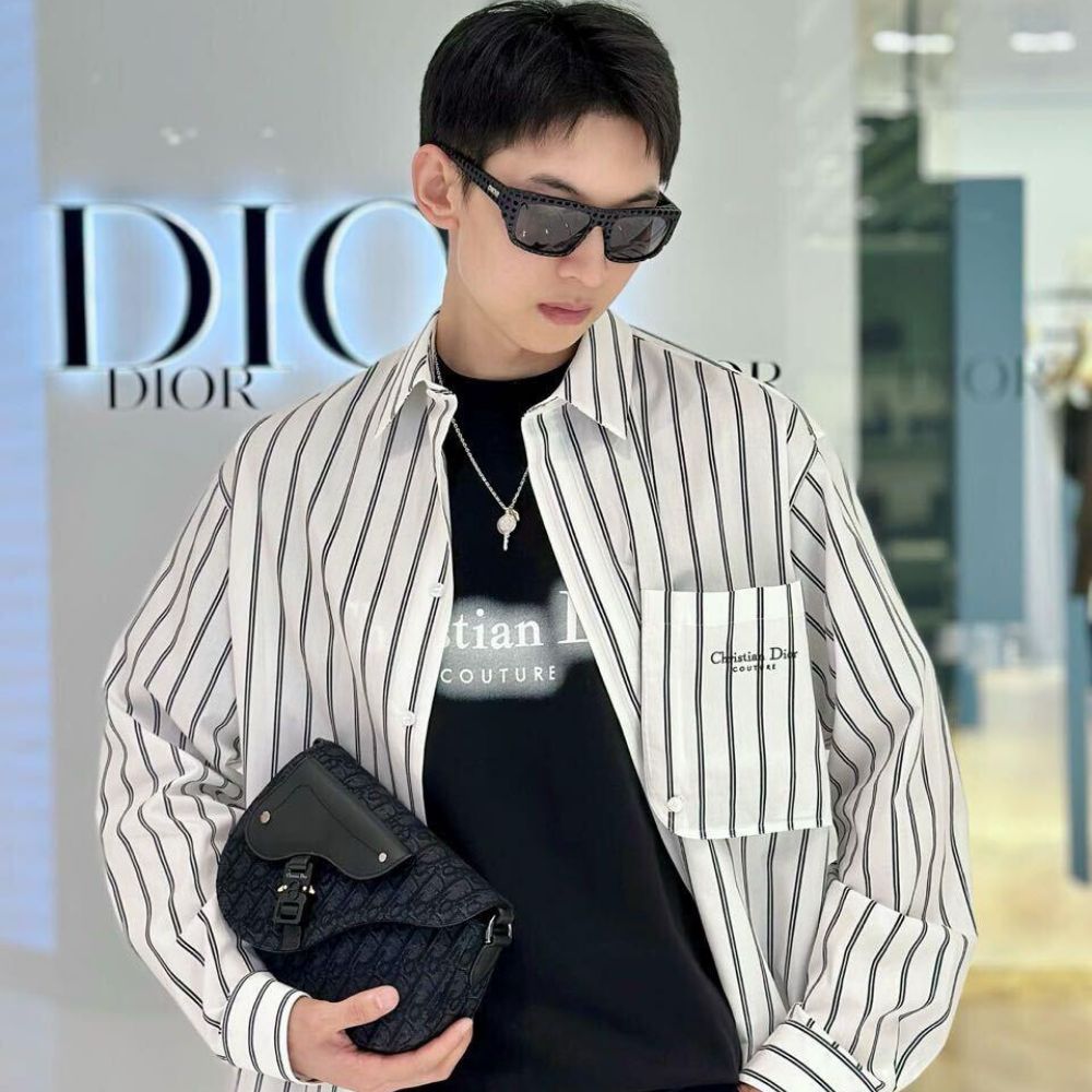 [디올] DIOR 버티칼 스트라이프 포켓 스몰 스탠다드 셔츠