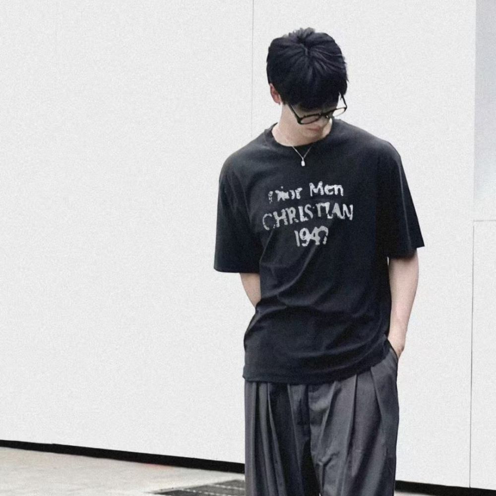 [디올] DIOR 1947 프린트 티셔츠