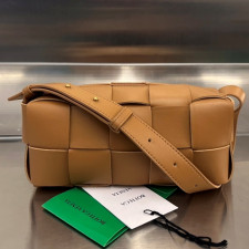 [보테가베네타] BOTTEGA VENETA 브릭카세트숄더백