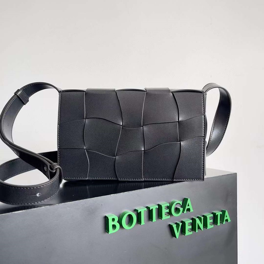 [보테가베네타] BOTTEGA VENETA 카세트