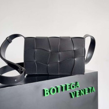 [보테가베네타] BOTTEGA VENETA 카세트