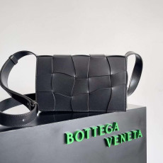 [보테가베네타] BOTTEGA VENETA 카세트