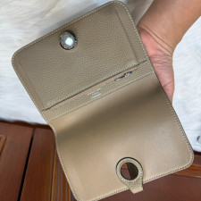 [에르메스] HERMES-Dogon 여권 지갑 Togo – Sauge  Silver