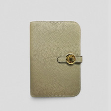 [에르메스] HERMES-Dogon 여권 지갑 Togo – Sauge  Gold