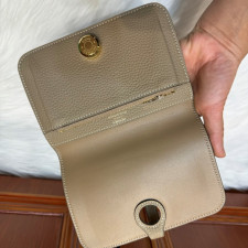 [에르메스] HERMES-Dogon 여권 지갑 Togo – Sauge  Gold