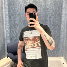 [디올] DIOR 매거진 커버 프린트 티셔츠