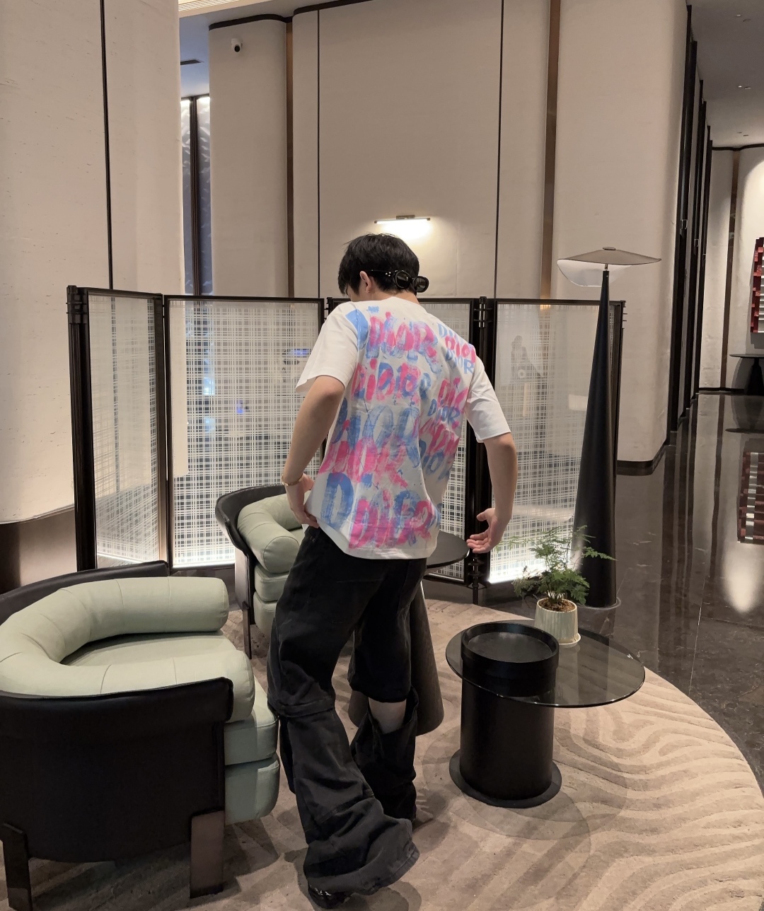 [디올] DIOR 그래피티 핸드프린트 로고 티셔츠