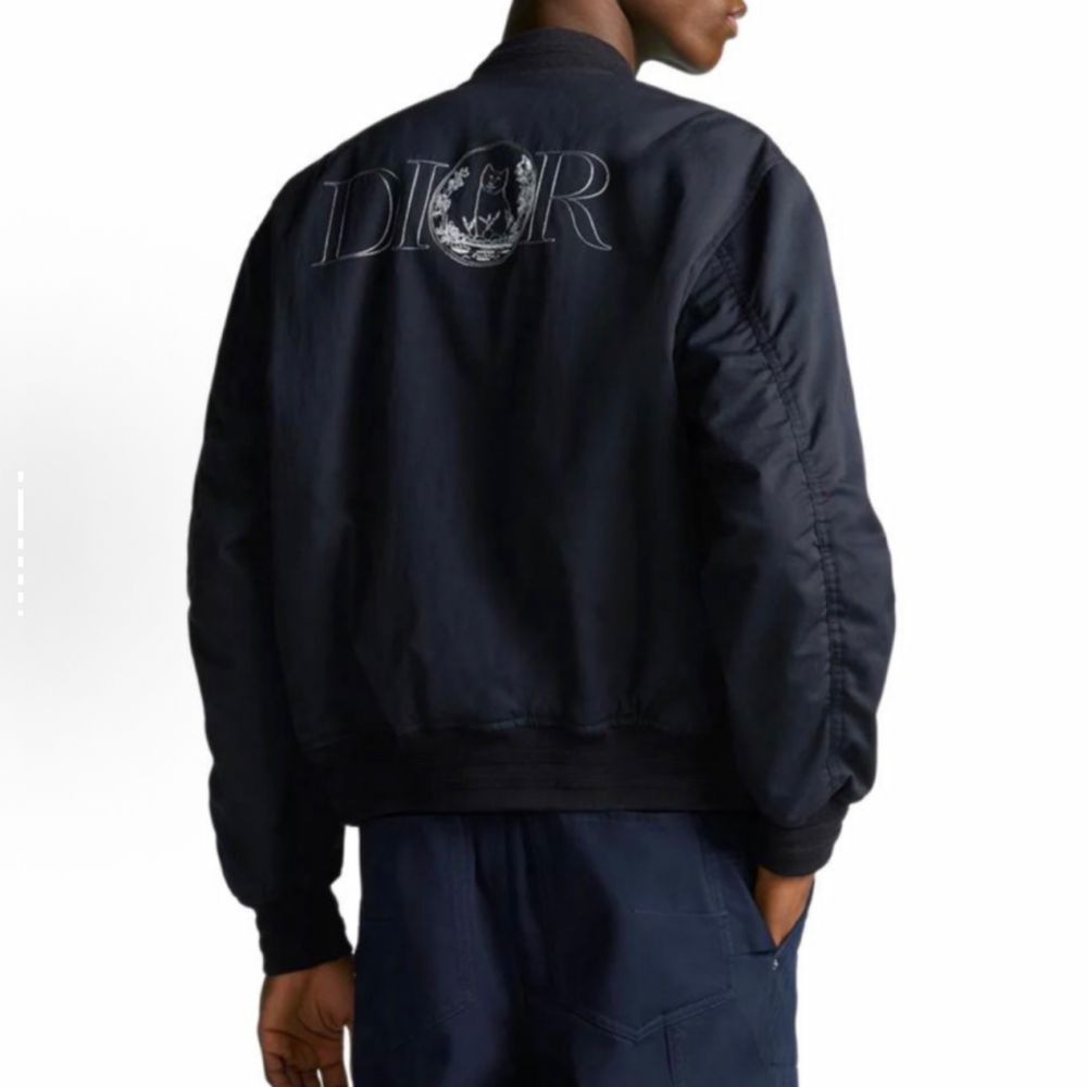 [디올] DIOR 자수 로고 봄버 자켓