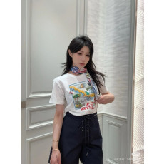 [디올] DIOR  파리 레드 카펫 프린트 그래픽 티셔츠