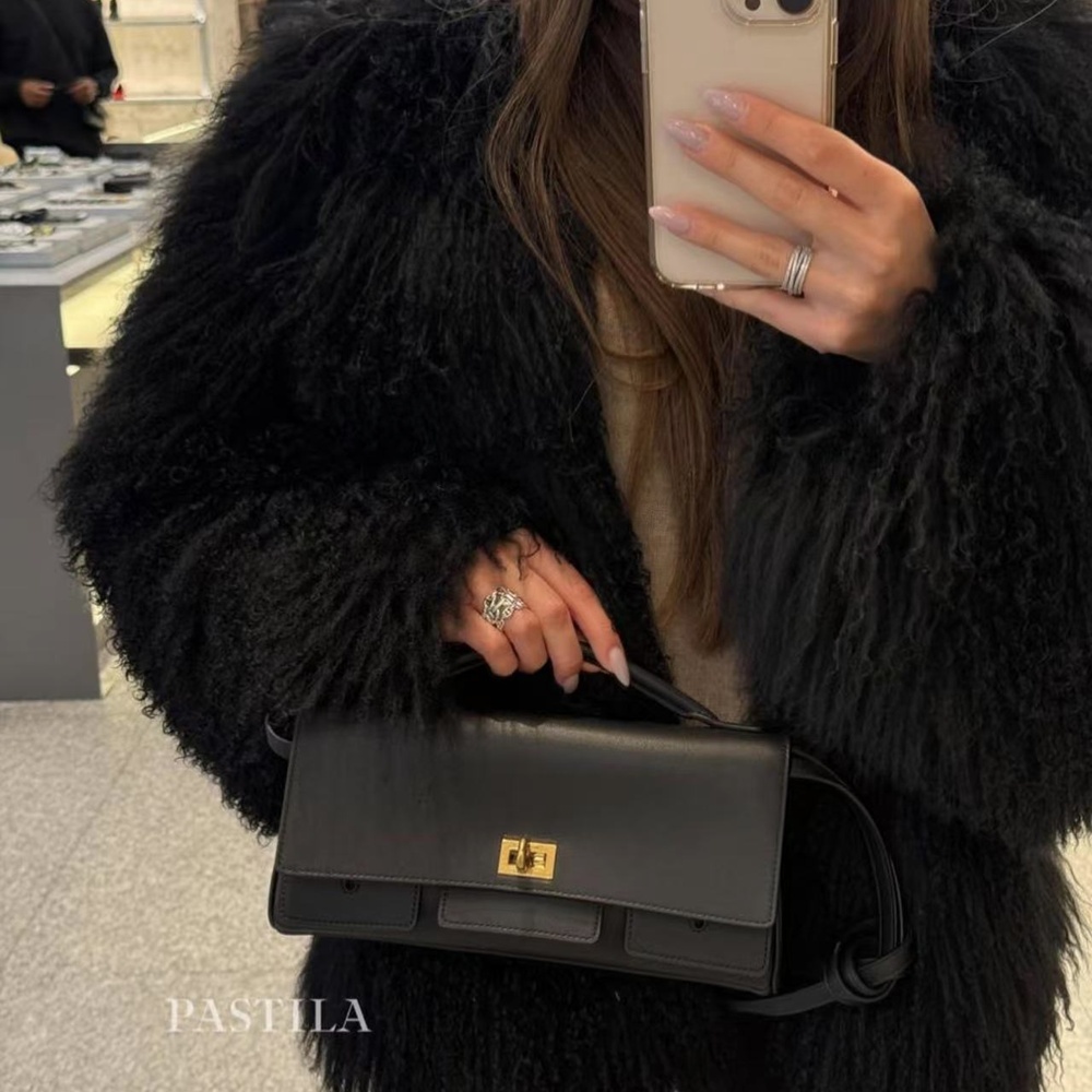 [발렌시아가] Balenciaga Air Clutch 발렌시아가 벨 에어 클러치 26x15x5cm