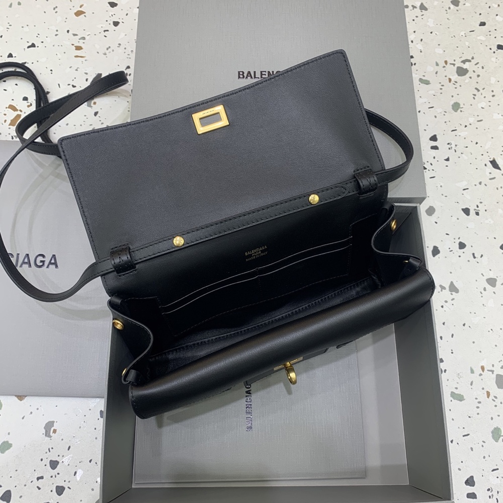 [발렌시아가] Balenciaga Air Clutch 발렌시아가 벨 에어 클러치 26x15x5cm