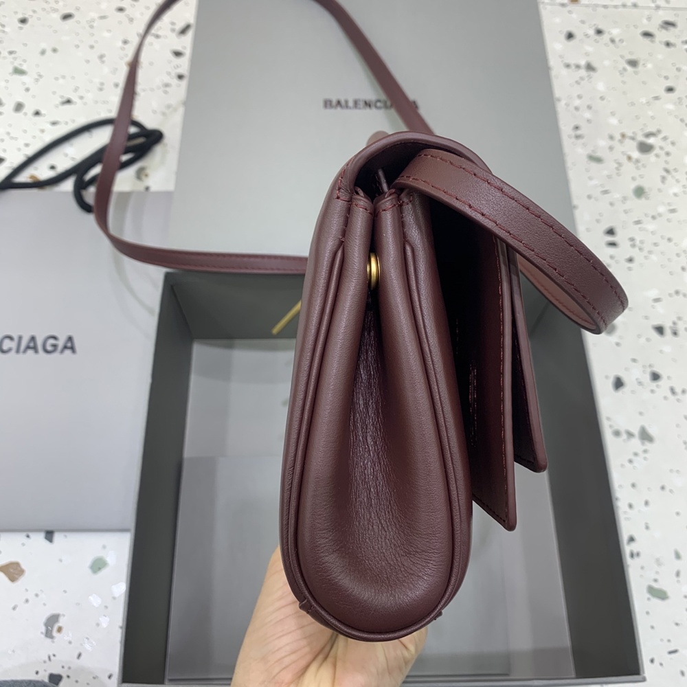 [발렌시아가] Balenciaga Air Clutch 발렌시아가 벨 에어 클러치 26x15x5cm