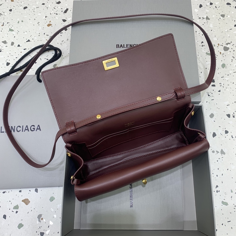 [발렌시아가] Balenciaga Air Clutch 발렌시아가 벨 에어 클러치 26x15x5cm
