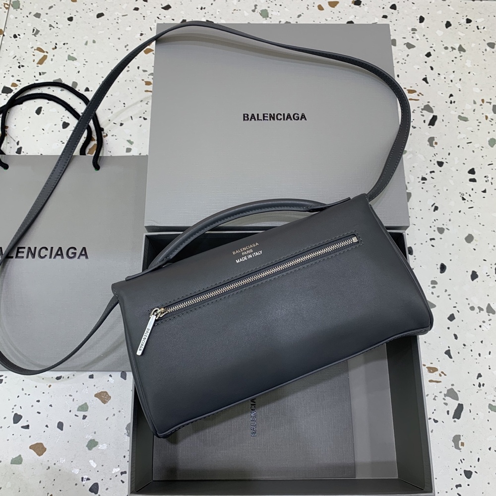 [발렌시아가] Balenciaga Air Clutch 발렌시아가 벨 에어 클러치 26x15x5cm