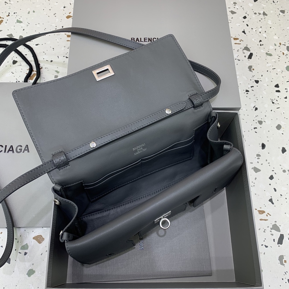 [발렌시아가] Balenciaga Air Clutch 발렌시아가 벨 에어 클러치 26x15x5cm