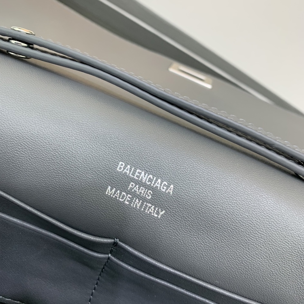 [발렌시아가] Balenciaga Air Clutch 발렌시아가 벨 에어 클러치 26x15x5cm