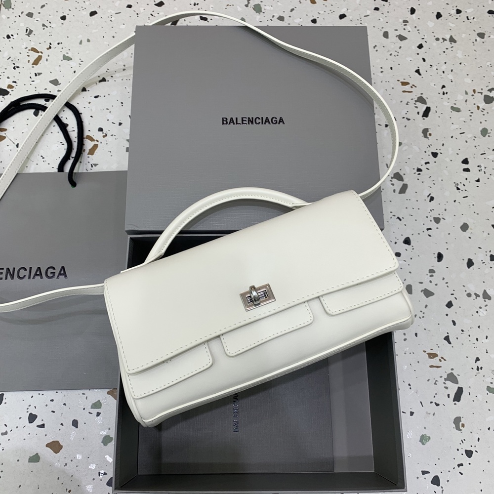 [발렌시아가] Balenciaga Air Clutch 발렌시아가 벨 에어 클러치 26x15x5cm