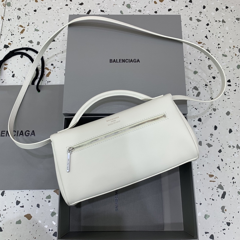 [발렌시아가] Balenciaga Air Clutch 발렌시아가 벨 에어 클러치 26x15x5cm