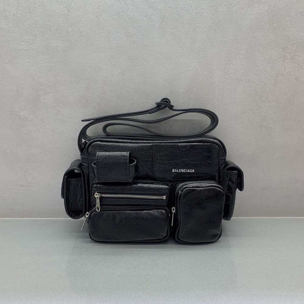 [발렌시아가] Balenciaga superbusy camera bag 슈퍼비지 카메라 백 22x16x6cm