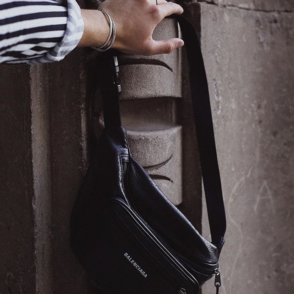 [발렌시아가] Balenciaga 로고 메신저 백 40x24x18cm