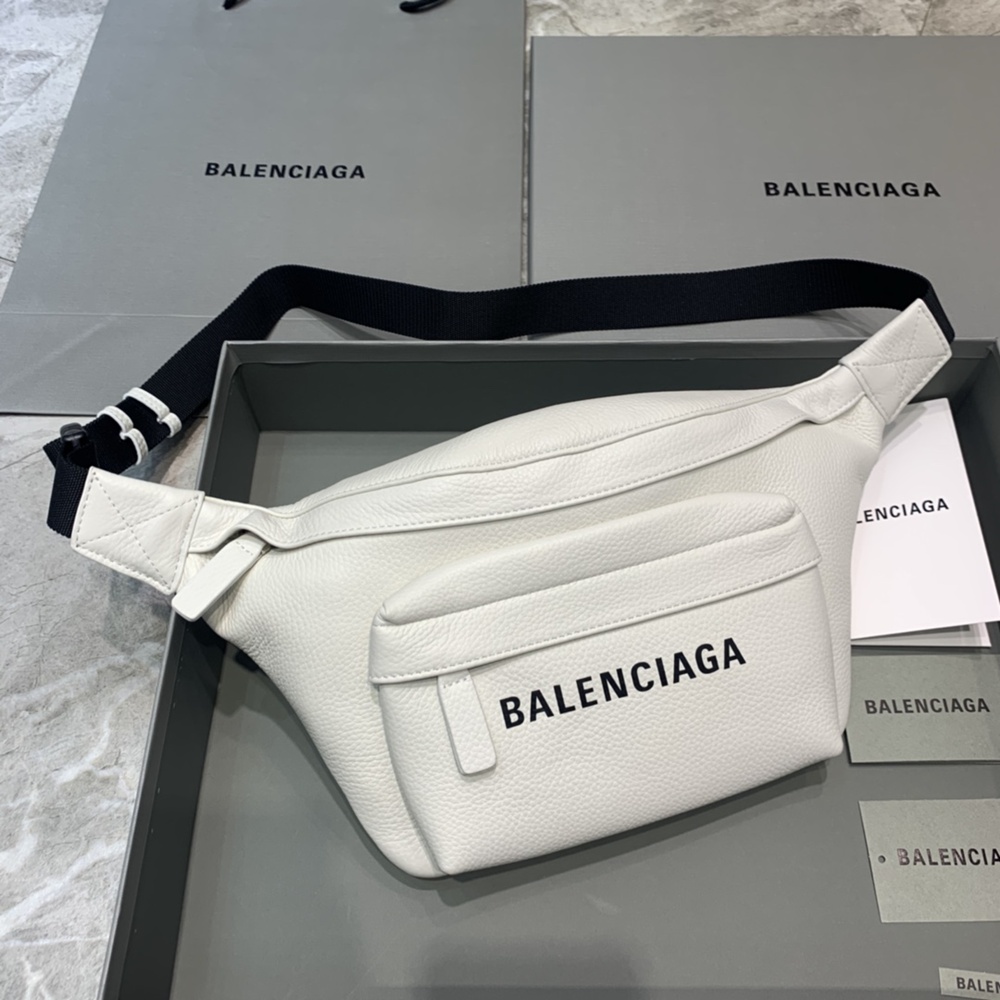 [발렌시아가] Balenciaga 로고 메신저 백 40x24x18cm