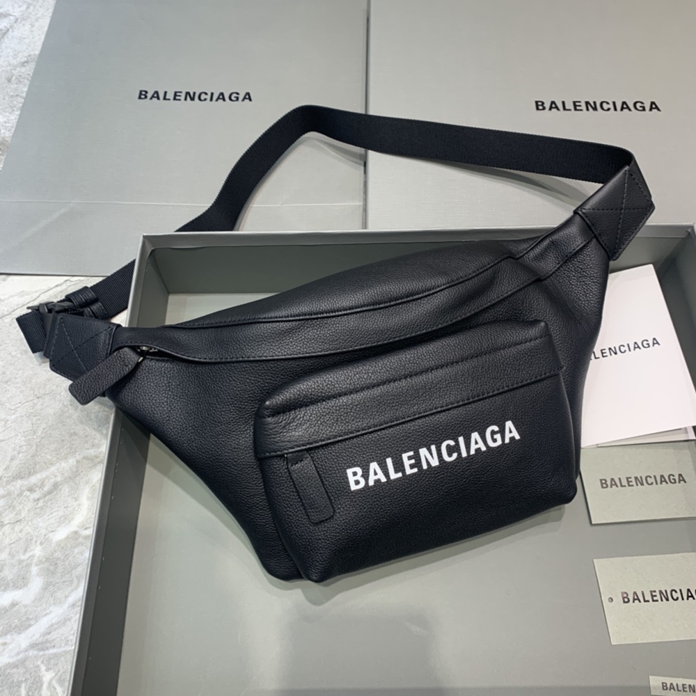 [발렌시아가] Balenciaga 로고 메신저 백 40x24x18cm