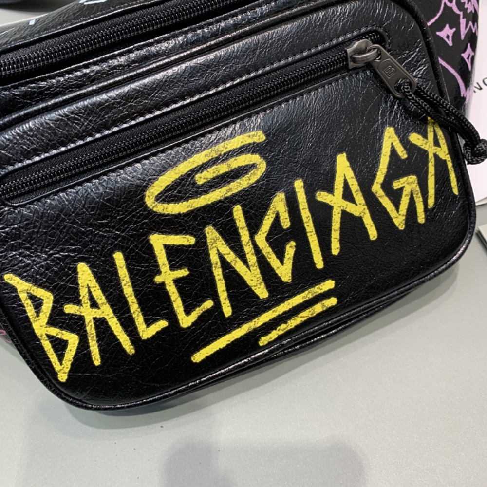 [발렌시아가] Balenciaga 로고 메신저 백 40x24x18cm