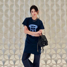 [루이비통] LOUIS VUITTON 네이비스타일 배지 프린트 티셔츠