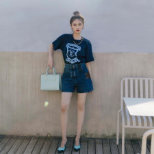 [루이비통] LOUIS VUITTON 네이비스타일 배지 프린트 티셔츠