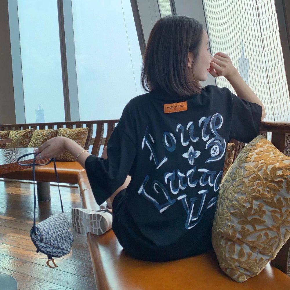 [루이비통] LOUIS VUITTON 핸드페인티드 그래피티 레터 프린트 티셔츠