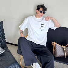 [루이비통] LOUIS VUITTON 펜던트 프린트 티셔츠