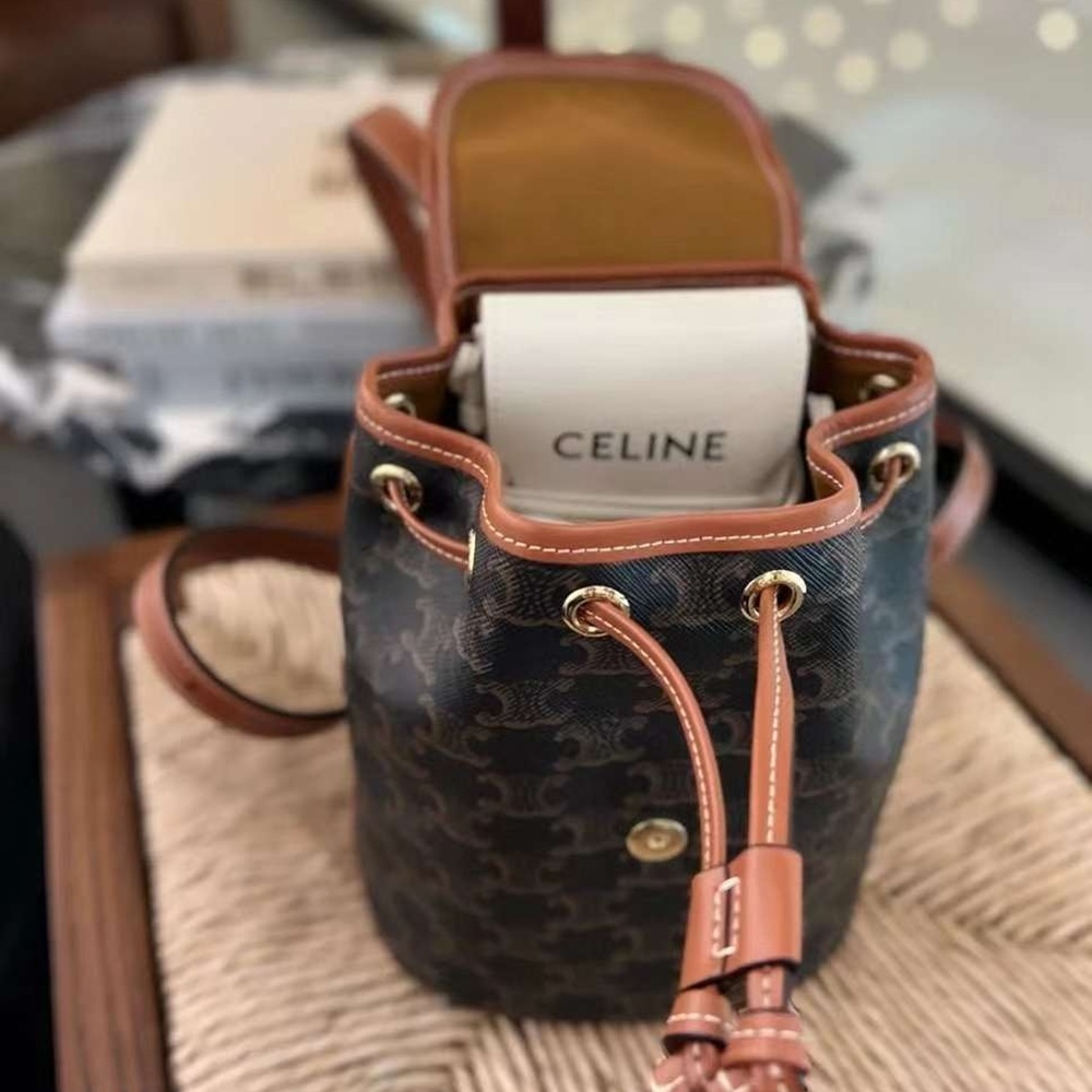 [셀린느] CELINE TRIOMPHE BACKPACK- 셀린느 미니 폴코 백팩 트리오페 TAN 197662CAS.04LU 17x20x20cm