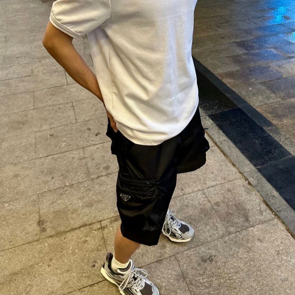 [프라다] PRADA 리-나일론 배지 버뮤다 쇼츠