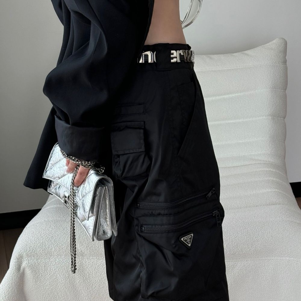 [프라다] PRADA 리-나일론 배지 버뮤다 쇼츠