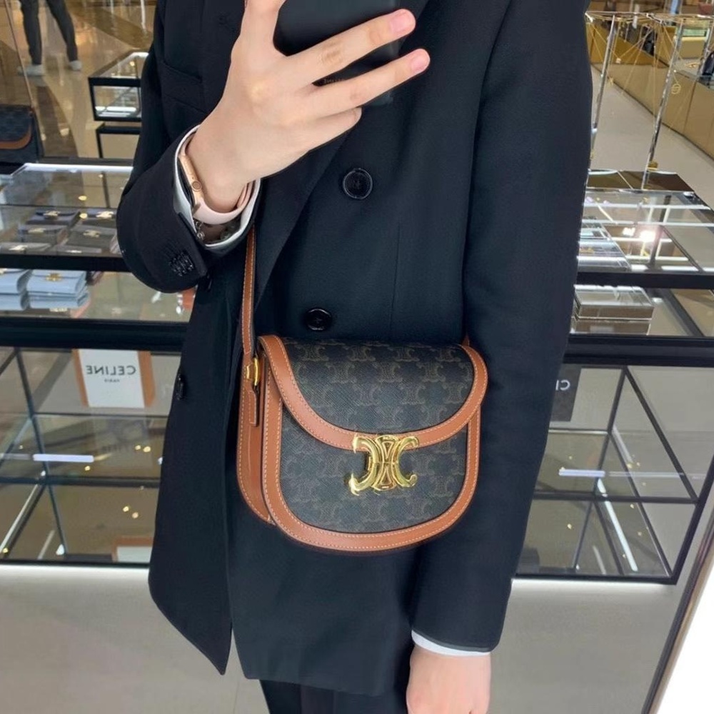 [셀린느] CELINE BESACE TRIOMPHE SHOULDER BAG - 셀린느 트리오페 베사체 캔버스 숄더백 18x16x6cm