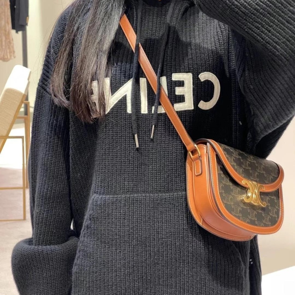 [셀린느] CELINE BESACE TRIOMPHE SHOULDER BAG - 셀린느 트리오페 베사체 캔버스 숄더백 18x16x6cm