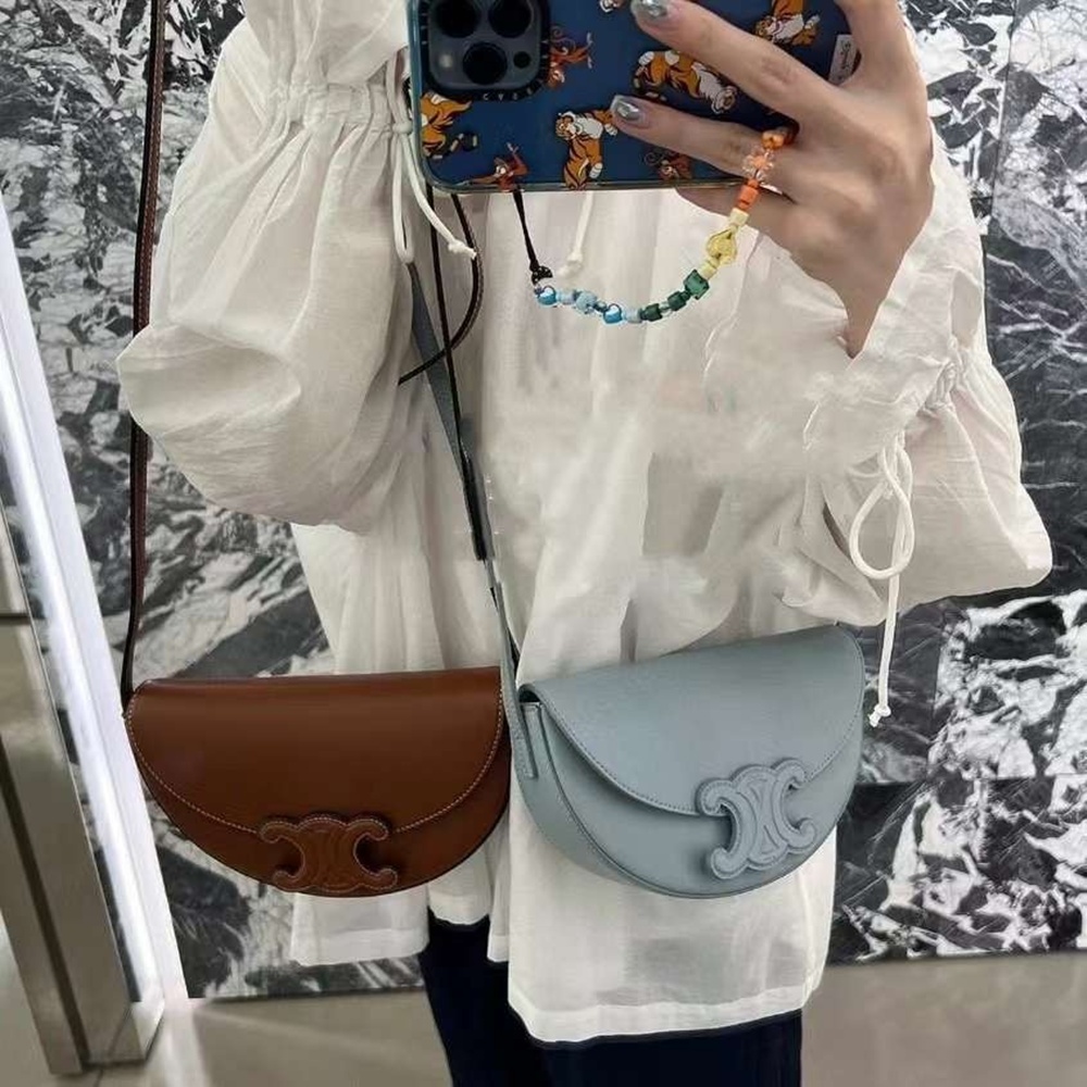 [셀린느] CELINE TRIOMPHE BESACE SHOULDER BAG - 셀린느 트리오페 틴 베사체 숄더백 110962BZ4 15x6x23cm