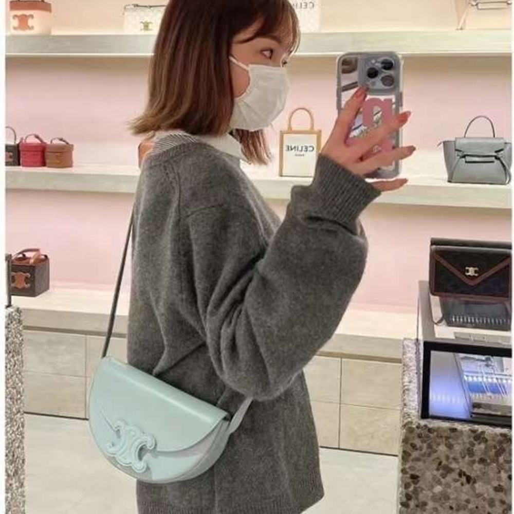 [셀린느] CELINE TRIOMPHE BESACE SHOULDER BAG - 셀린느 트리오페 틴 베사체 숄더백 110962BZ4 15x6x23cm