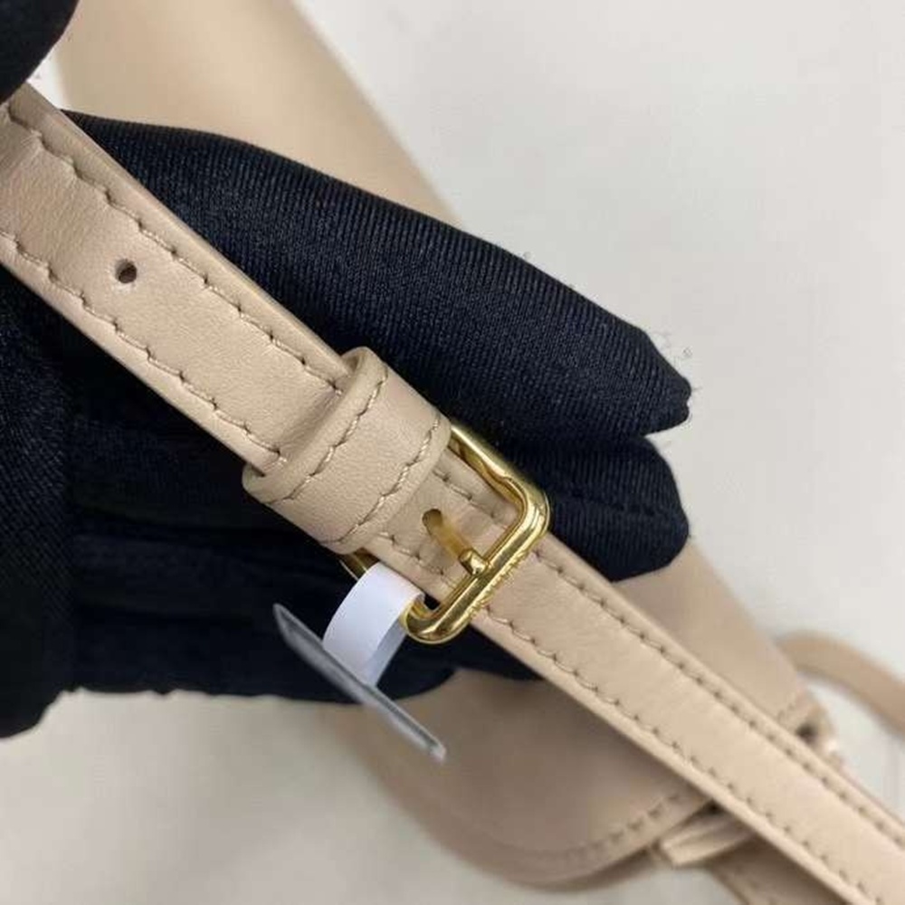 [셀린느] CELINE TRIOMPHE BESACE SHOULDER BAG - 셀린느 트리오페 틴 베사체 숄더백 110962BZ4 15x6x23cm