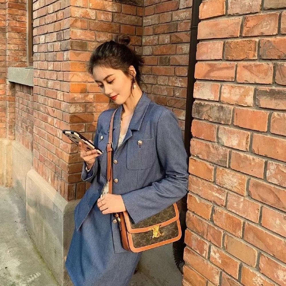 [셀린느] CELINE TRIOMPHE SHOULDER BAG - 셀린느 트리오페 숄더백 18x14x6cm