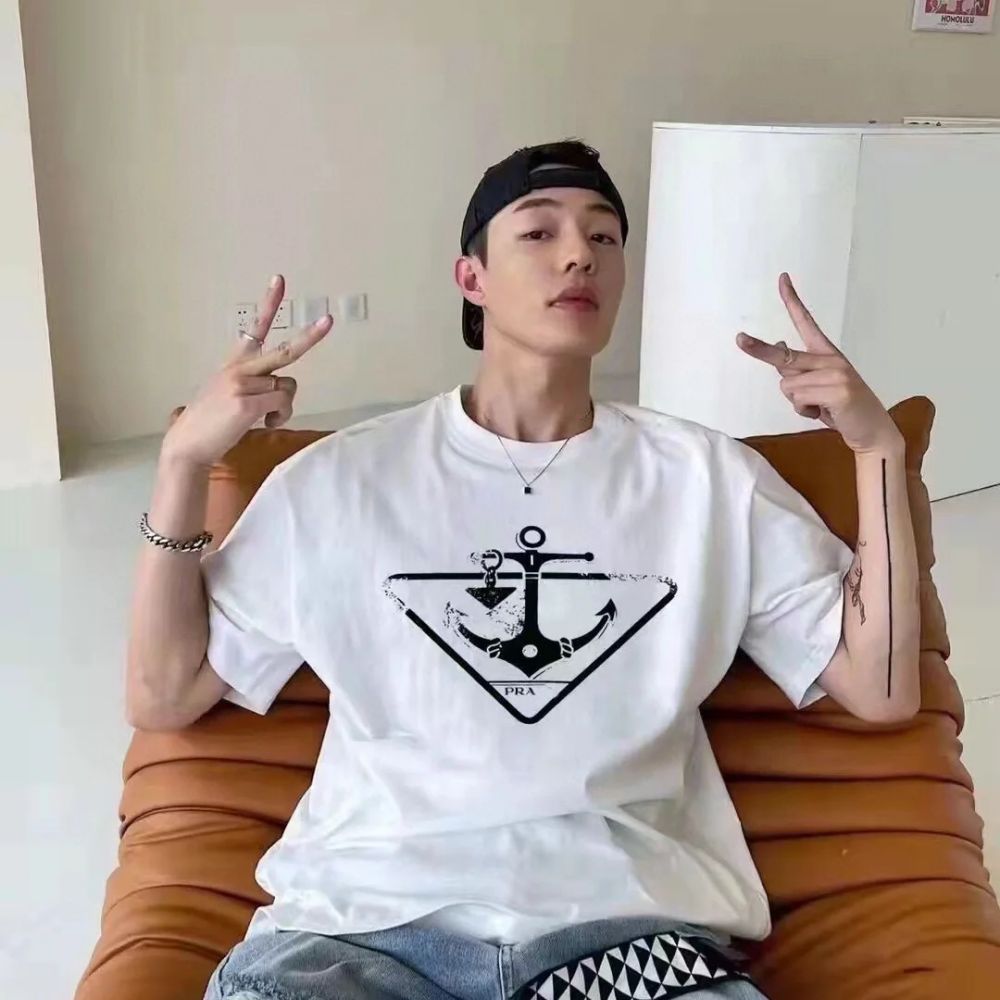 [프라다] PRADA 앵커 트라이앵글 로고 프린트 티셔츠