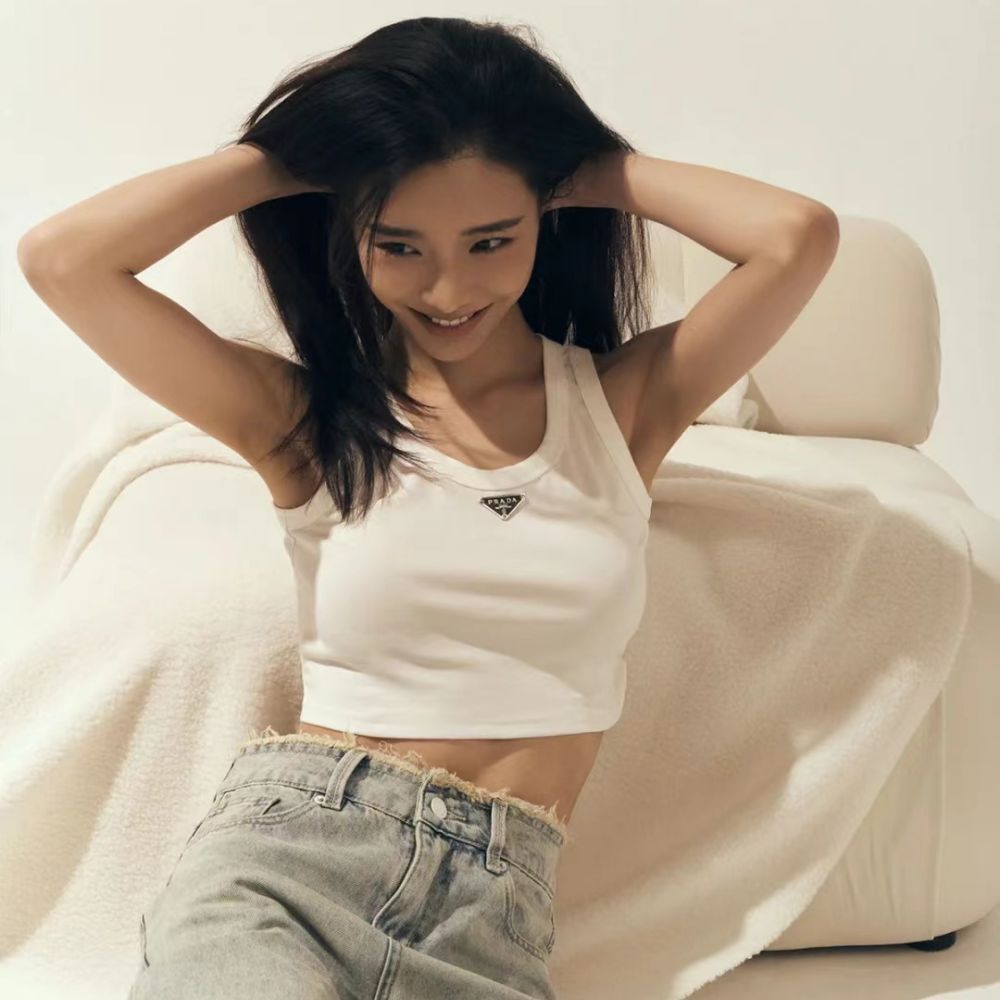 [프라다] PRADA 클래식 트라이앵글 숏 슬리브리스