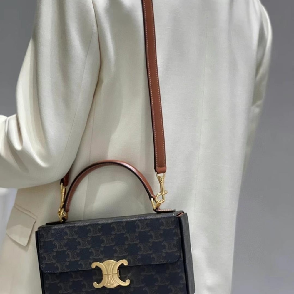 [셀린느] CELINE TRIOMPHE TOTE BAG -셀린느 월렛 온 체인 WOC 트리오페 사각 토트백 10I822DS9 22x13.5x6cm