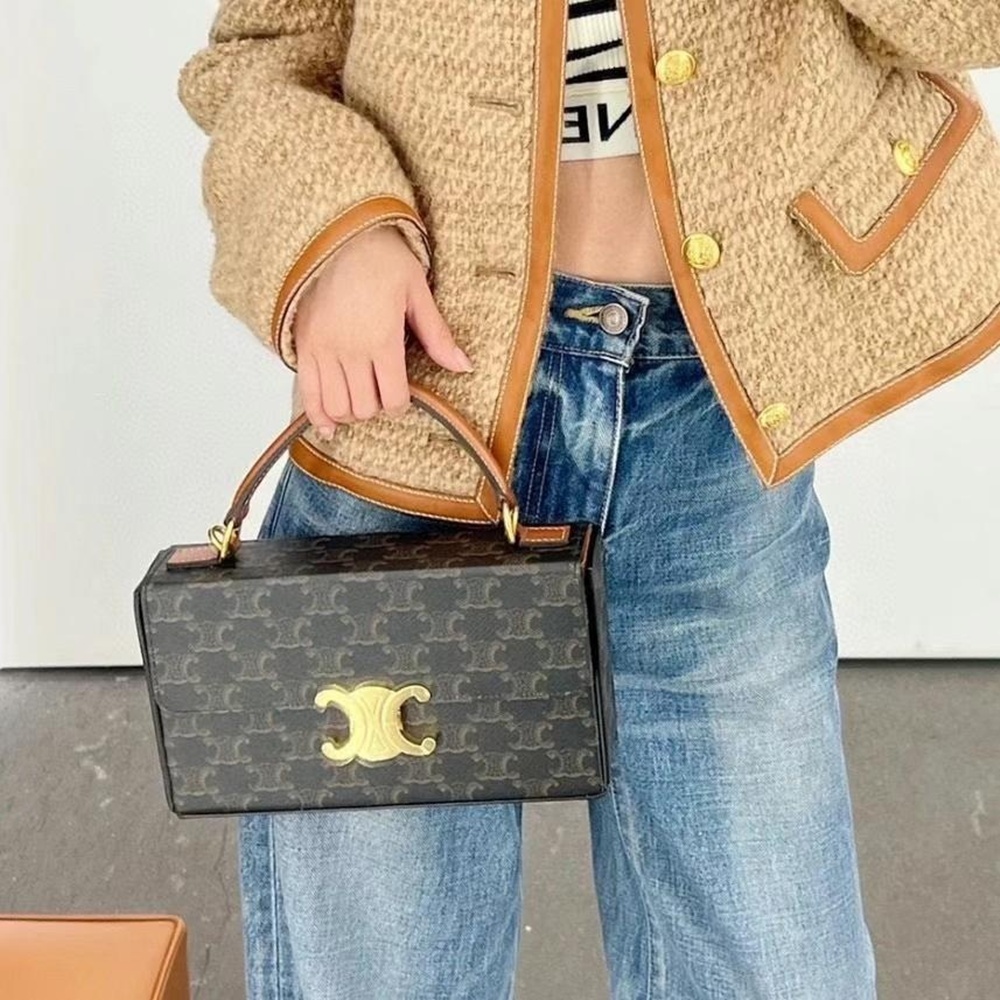 [셀린느] CELINE TRIOMPHE TOTE BAG -셀린느 월렛 온 체인 WOC 트리오페 사각 토트백 10I822DS9 22x13.5x6cm