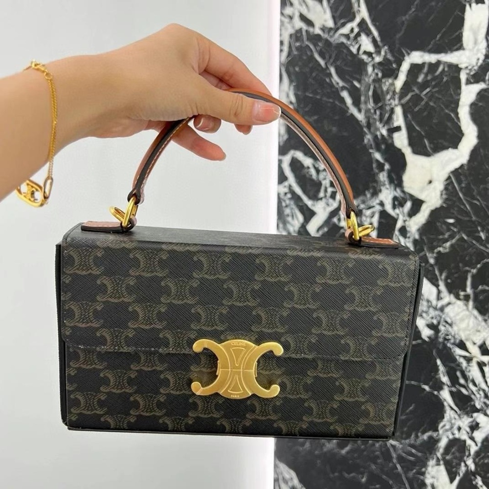 [셀린느] CELINE TRIOMPHE TOTE BAG -셀린느 월렛 온 체인 WOC 트리오페 사각 토트백 10I822DS9 22x13.5x6cm