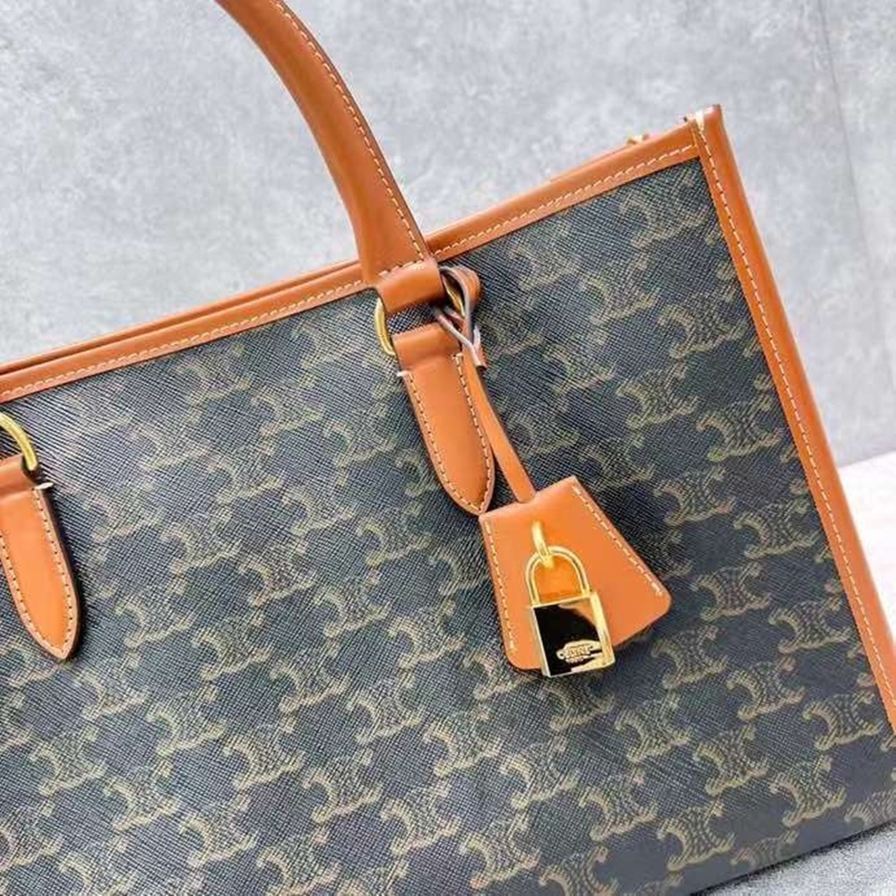 [셀린느] CELINE TRIOMPHE TOTE BAG -셀린느 트리오페 캔버스 로고 버티컬 카바스 백 (탄마이크로) 35x24x12.5cm