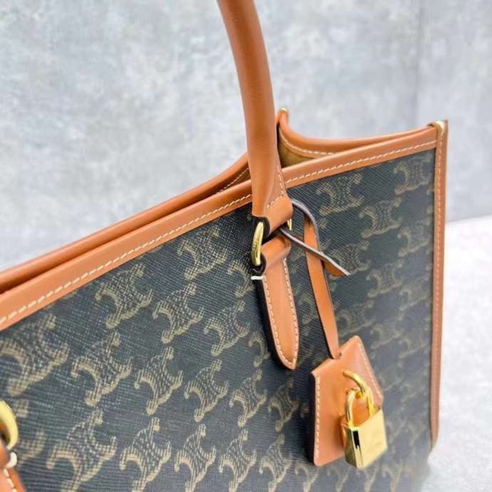 [셀린느] CELINE TRIOMPHE TOTE BAG -셀린느 트리오페 캔버스 로고 버티컬 카바스 백 (탄마이크로) 35x24x12.5cm