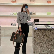 [셀린느] CELINE TRIOMPHE TOTE BAG -셀린느 트리오페 캔버스 로고 버티컬 카바스 백 (탄마이크로) 35x24x12.5cm