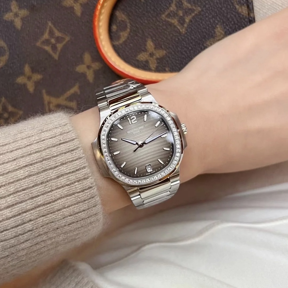 [파텍필립] Patek Philip Nautilus ref. 7010 파텍필립 노틸러스 33mm